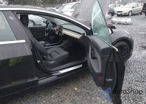 2020 Tesla Model 3 Performance Dual Motor All-Wheel Drive z USA, uszkodzony, nr VIN 5YJ3E1EC3LF623433